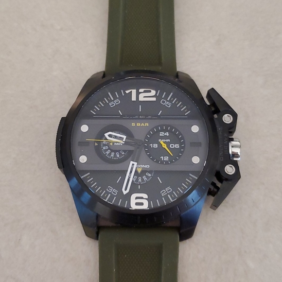 Mens Diesel Watch - Picture 3 of 4